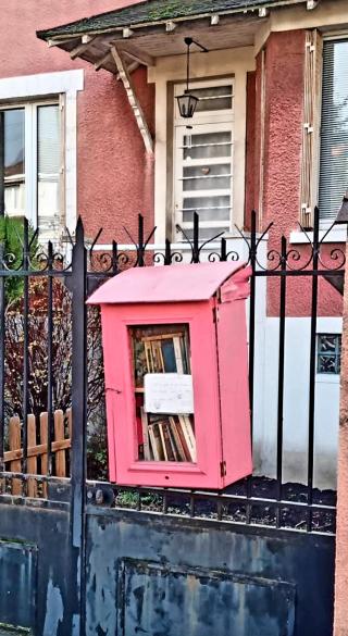 Librairie Boîte à livres Roger LEMAIRE 0